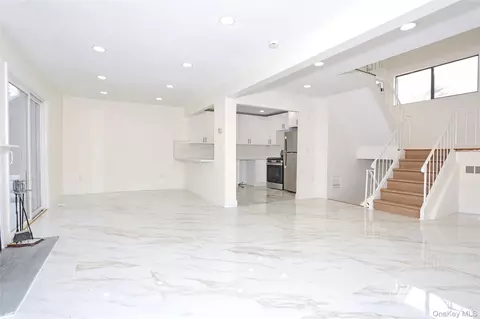 269 Treetop Cir, Clarkstown, NY 10954