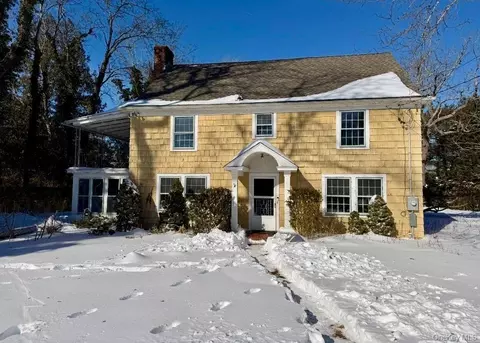 256 E Main St, Westhampton Beach, NY 11978
