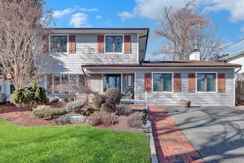 1993 Lowell Ln, Merrick, NY 11566