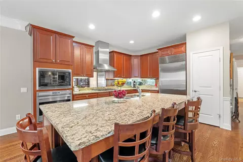 Kitchen - 39 Kimberly Dr #39, Westhampton, NY 11977 photo 2 of 2