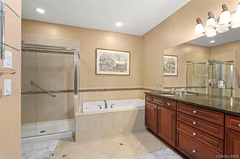 Bath - 39 Kimberly Dr #39, Westhampton, NY 11977 photo 3 of 3