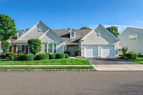 39 Kimberly Dr #39, Westhampton, NY 11977