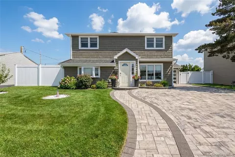 4185 Harriet Rd, Bethpage, NY 11714
