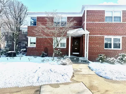 196-40 Pompeii Ave #2B, Hollis, NY 11423