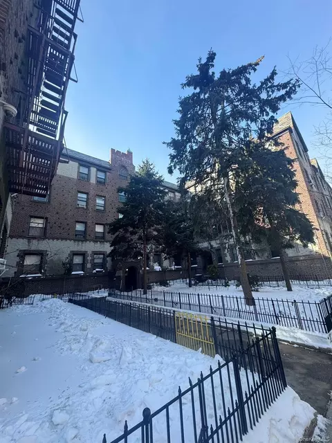 61-40 Saunders St #C5, New York, NY 11374