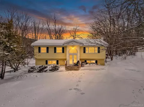 19 Brill Ln, Beekman, NY 12570