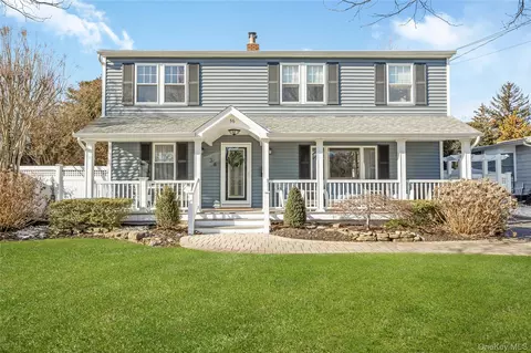 36 Wingam Dr, Islip, NY 11751