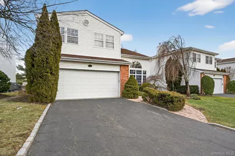 27 Hamlet Dr, Commack, NY 11725