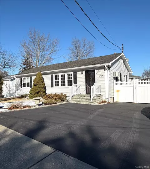 101 Rosevale Ave E, Ronkonkoma, NY 11779