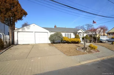 1300 P St, Meacham, NY 11003