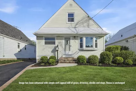 537 8th Ave, New Hyde Park, NY 11040