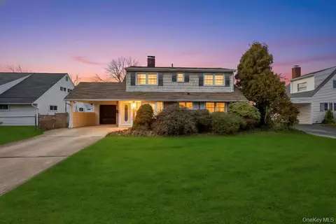 10 Grape Ln, Hicksville, NY 11801