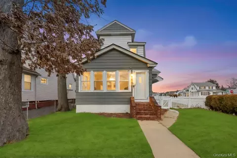 17 Sapir St, Valley Stream, NY 11580