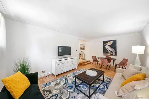 303 E 37th St #1D, New York, NY 10016