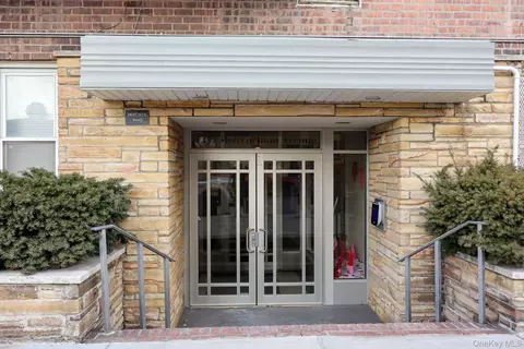 1332 Metropolitan Ave #5G, New York, NY 10462