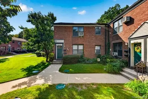 196-23 73rd Ave #2, Fresh Meadows, NY 11365
