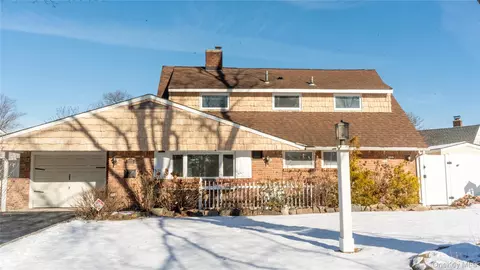 2155 Salisbury Park Dr, Westbury, NY 11590