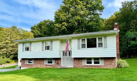 2 Garden Pl, Beacon, NY 12508