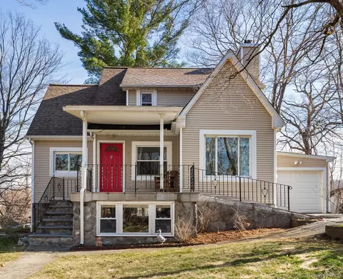 4 S Lake Dr, Patterson, NY 12563