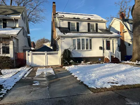 23735 93rd Ave, New York, NY 11426