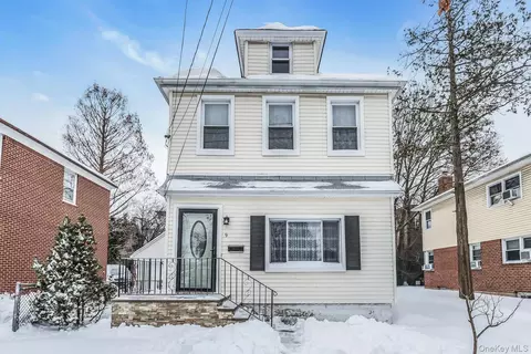 9 Belmont Ave, Floral Park, NY 11001