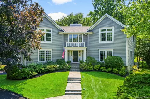 12 Deerfield Ln, Scarsdale, NY 10583