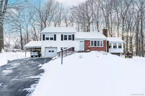 9 Southview Ln, East Fishkill, NY 12533