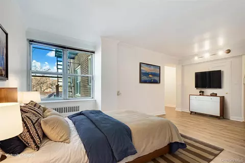 39-25 51st Ave #3E, Elmhurst, NY 11373