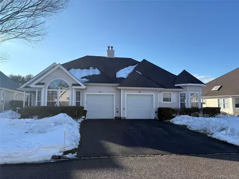 104 Scenic Lake Dr, Riverhead, NY 11901