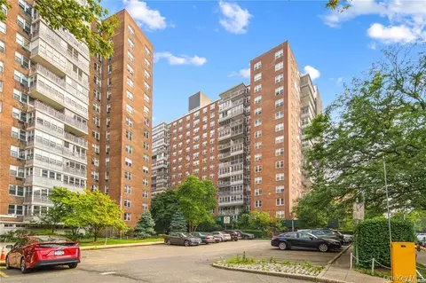 138-10 Franklin Ave #2L, Flushing, NY 11355