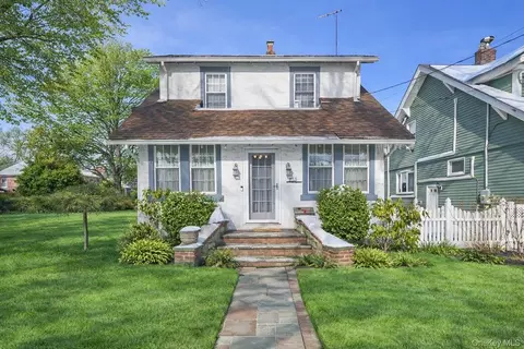 219 Floral Blvd, Floral Park, NY 11001