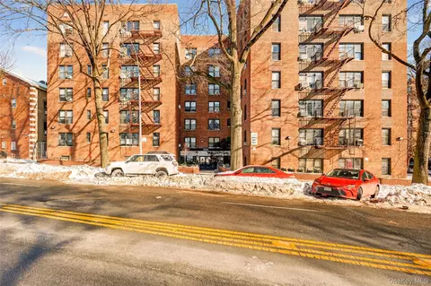 2244 Bronx Park E #1H, New York, NY 10467