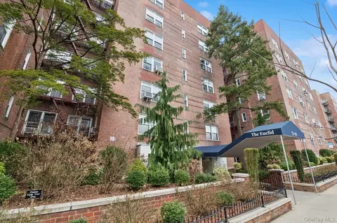72-10 112th St #5B, Forest Hills, NY 11375