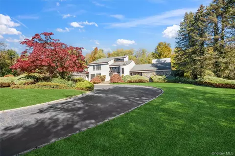 19 Carlisle Dr, Glen Head, NY 11545