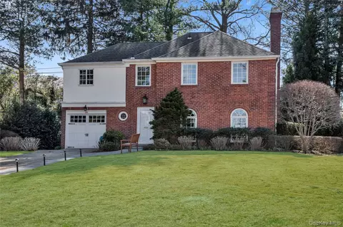 96 Quaker Ridge Rd, North Hempstead, NY 11030
