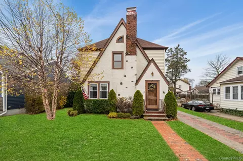 42 Driving Park Ave, Lynbrook, NY 11563