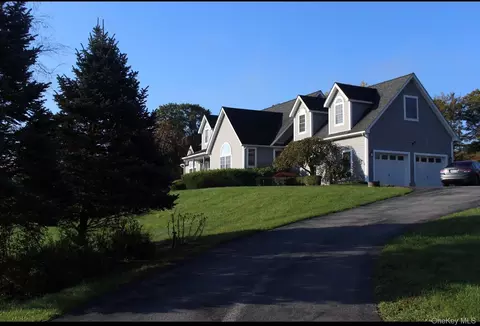 12 Neveles Pride Ct, Crawford, NY 12566