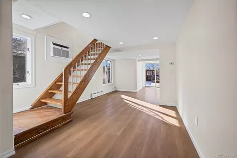 130 Gordon Pl, Freeport, NY 11520