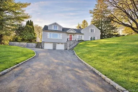 2597 Quaker Church Rd, Yorktown, NY 10598