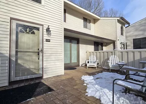 239 Birchwood Rd, Coram, NY 11727