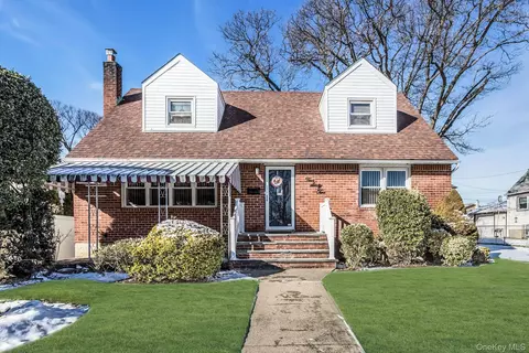 562 Arcadian Ave, Valley Stream, NY 11580