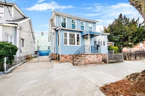 1625 Overing St, New York, NY 10461