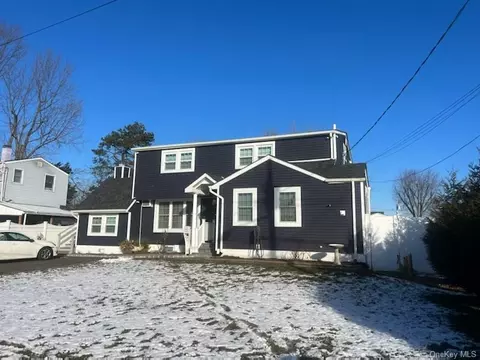 19 Hewes St, Brentwood, NY 11717