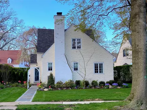 1114 Washington Ave, Pelham, NY 10803