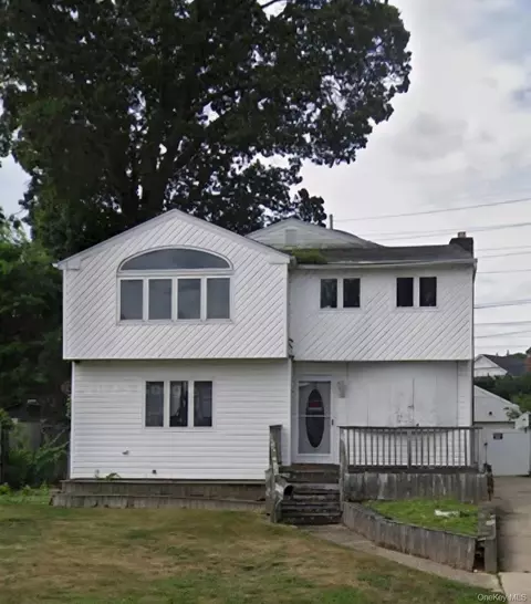 2434 Martin Ave, Bellmore, NY 11710