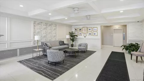 10 Lenox Rd #1G, Rockville Centre, NY 11570