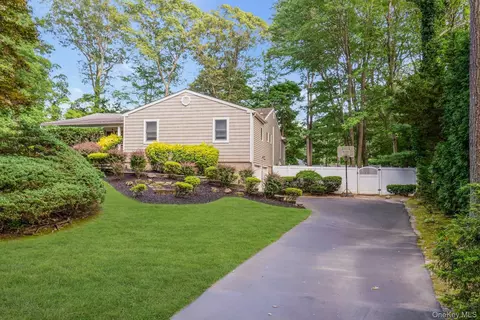 48 Randolph Dr, Dix Hills, NY 11746