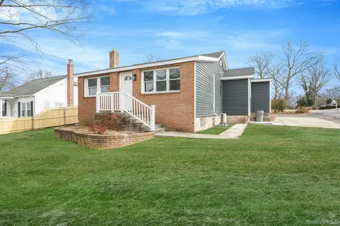 131 Belle Ave, Ronkonkoma, NY 11779