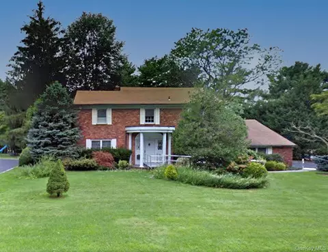 53 Tara Dr, North Hempstead, NY 11576