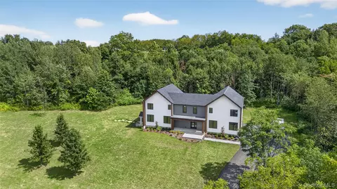 1 Warwick Isle Blvd, Warwick Town, NY 10969